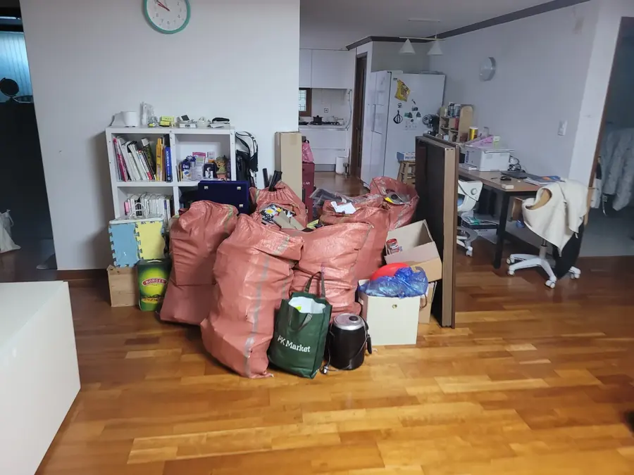 가구정리비용 비용 확인 사례 3, 포대에 담아 한쪽에 모아 둔 짐